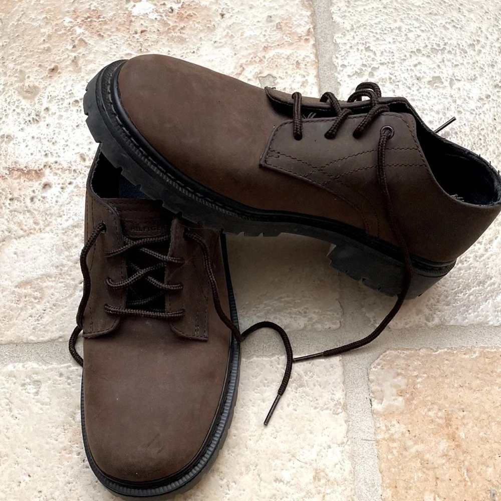 Tommy Hilfiger Brown leather Oxfords Boys Gavin Size 3.5 M Preppy school casual